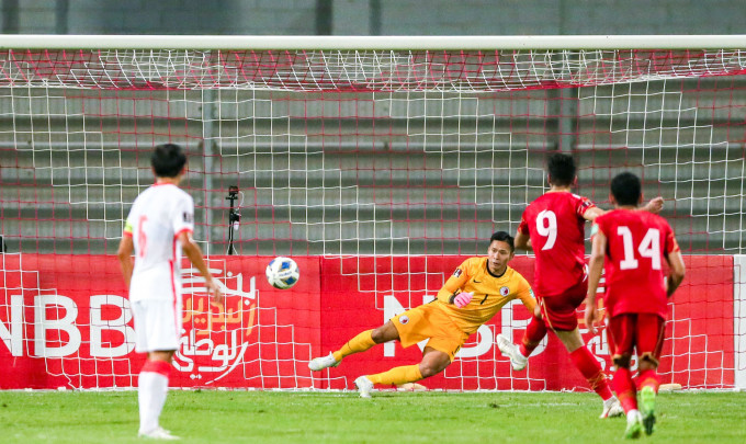 香港队失掉两球十二码，最终0：4败阵。 足总图片