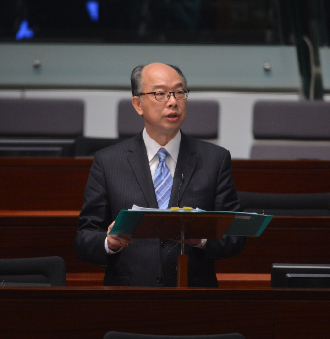 运输及房屋局局长陈帆表示公屋新富户政策不能因一点瑕疵改变。