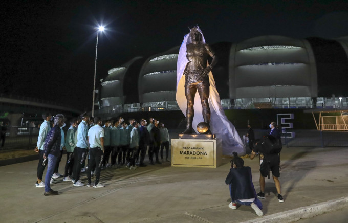 阿根廷為馬勒當拿豎立銅像。 AP