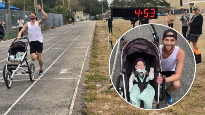 美国爸爸Rob Holcomb推著载有女儿Greta的BB车在运动场上跑步，以4分53秒内完成4次400米，创下新的健力士世界纪录。网图
