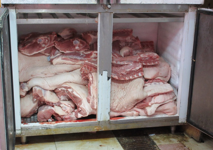 食环署在突击行动中检获250公斤怀疑冰鲜猪肉。食环署图片