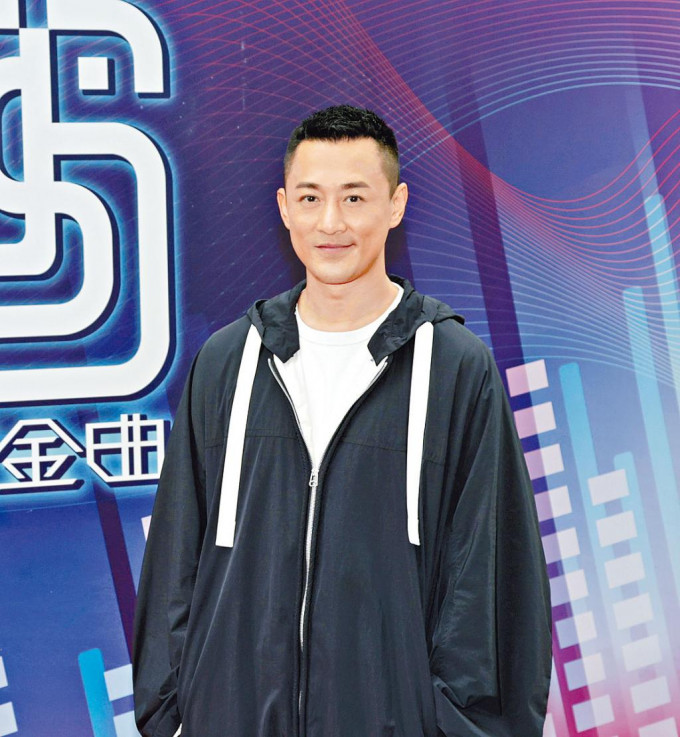 林峯重返TVB录音乐节目，开心见到很多熟人。
