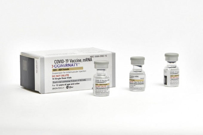 輝瑞推出的更新版新冠疫苗獲美國批准。美聯社