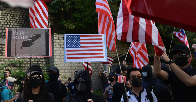 去年九月底，美国国会通过了《香港人权与民主法案》。