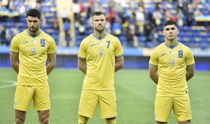 欧洲足协要求乌克兰修改球衣。 AP