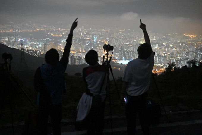 多座建築物響應「地球一小時」活動。