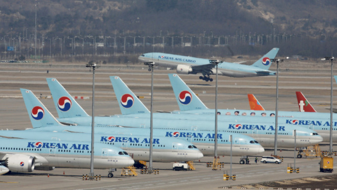 停泊在仁川国际机场的大韩航空客机。（非涉事航机） 路透社资料图