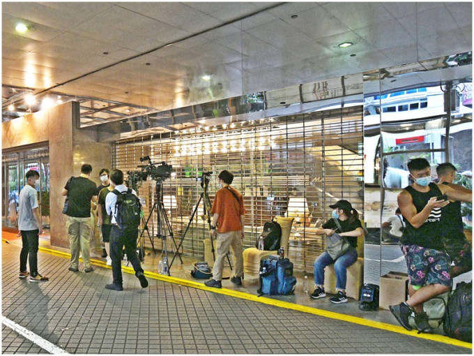 传媒8月2日在九龙维景酒店采访先遣人员首日抵港情况。资料图片