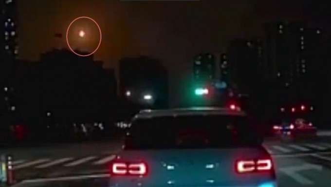 不少人的行车记录仪拍到「火球」坠落的一刻。影片截图