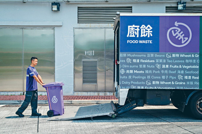 環保署已在65個「垃圾收集站」設立廚餘收集點，並會在本季擴展至近100個。