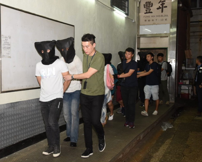 行動共拘捕34名男女。