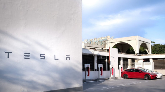 英皇国际与Tesla签署合作备忘录 5个商场增建55个充电器装置