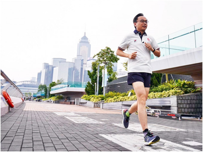 聶德權藉放上自己練跑照片，為代表香港出戰奧運的運動員打氣。聶德權FB圖片