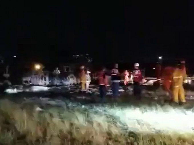 菲律賓赴日醫療救援飛機起飛時着火墜毀。(Twitter圖片)