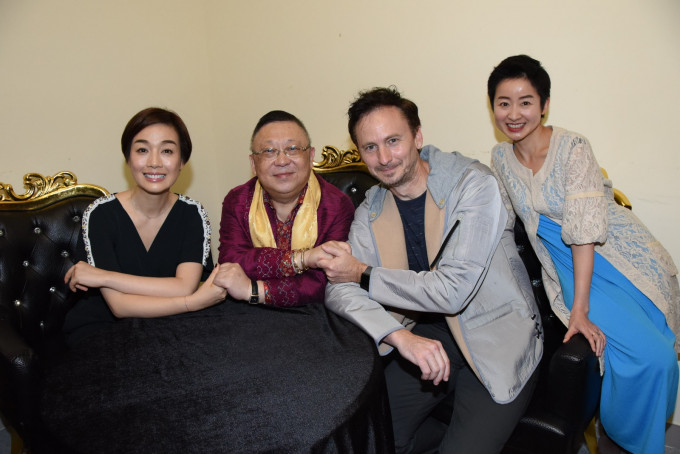 李居明(左二)透露《大迷信》将拍第四集。