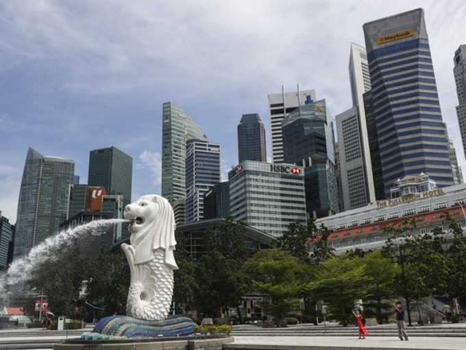 本港与新加坡两地的「旅游气泡」增加一项新规定。AP图片
