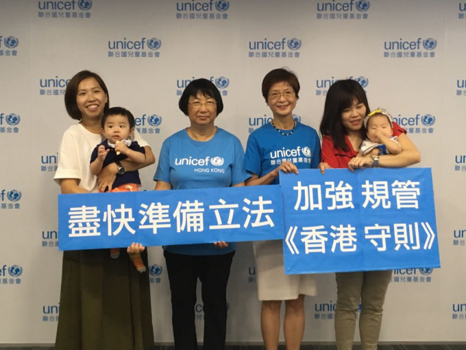 左起：尹太、爱婴医院香港协会副主席叶丽嫦、UNICEF HK总干事刘玉燕、Rita。