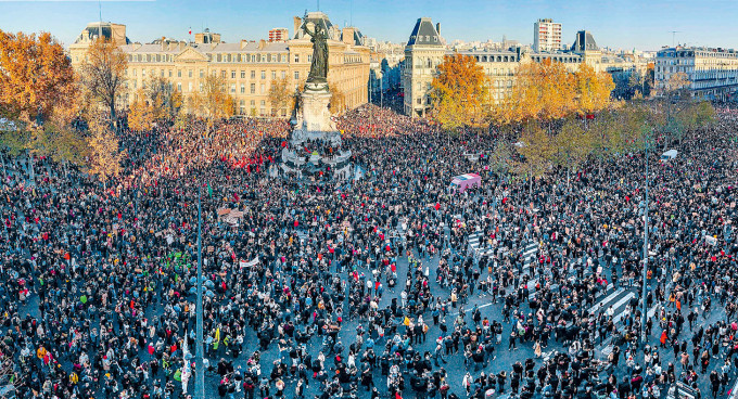■巴黎示威者擠滿共和廣場。