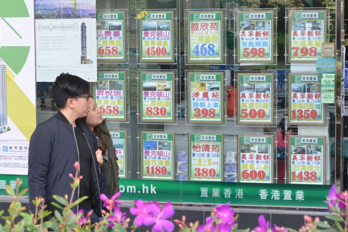 陳茂波呼籲市民買樓要注意風險，特別加息時。資料圖片