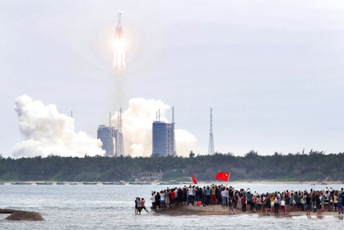 天和核心艙在文昌航太發射場升空。(AP圖片)