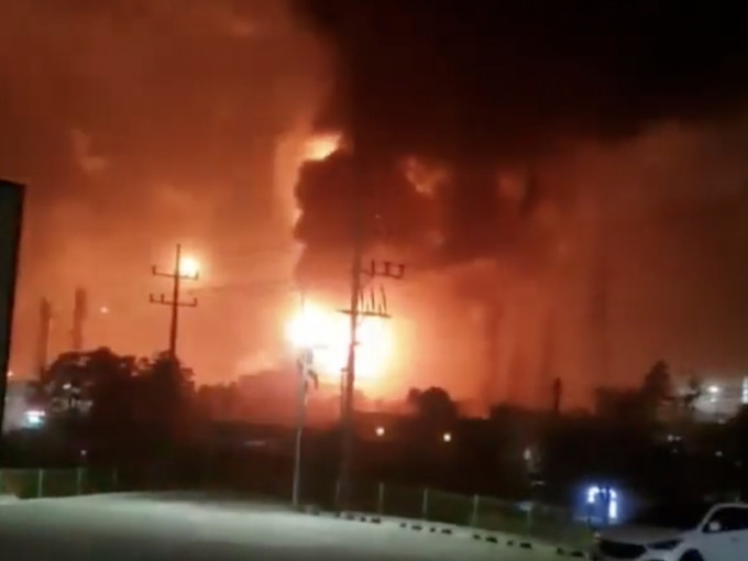韩国乐天化工厂爆炸致数十人伤。(网图)