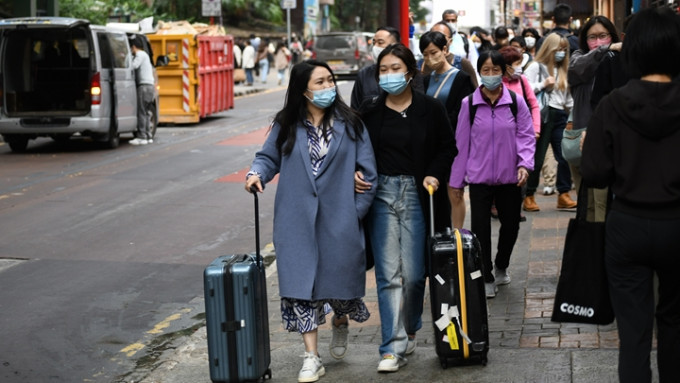 2月6日香港與內地全面通關，楊潤雄料需一段時間，才有大批旅客訪港。何健勇攝