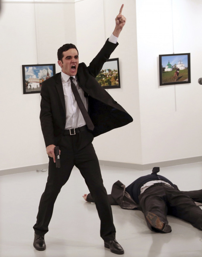 俄罗斯驻土耳其大使去年底遭土国警员行刺照片震撼人心。