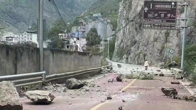 四川甘孜州新闻办通报泸定地震已导致7人罹难。网上图片