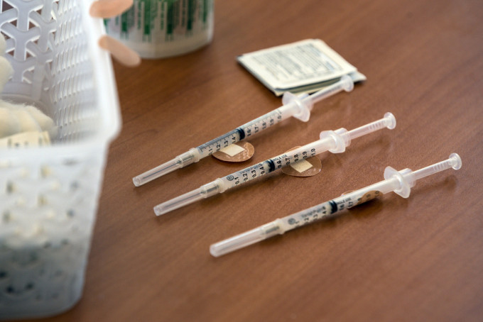 美國CDC研究指，疫苗對抗Delta效力降為66%。AP圖片
