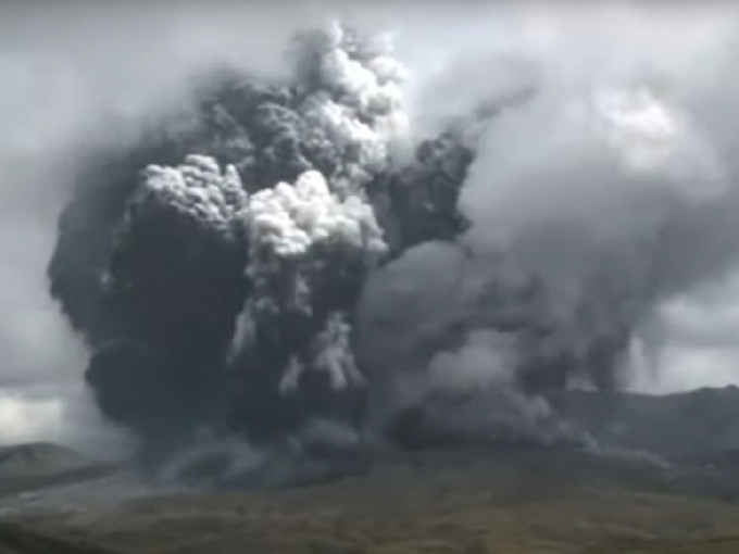 日本阿苏山火山大爆发。 （片段截图）