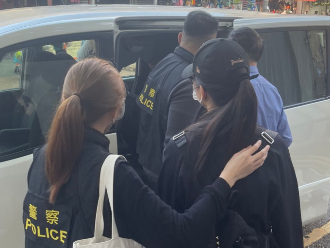 警方在荃灣搗破一非法麻賭檔拘捕4人。