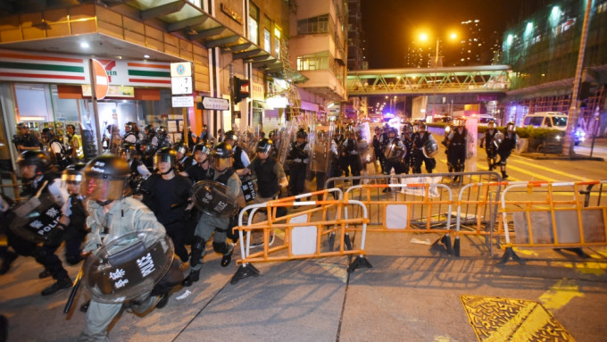 2019年8月「荃葵青大游行」后演变成警民冲突并蔓延至深水埗。资料图片