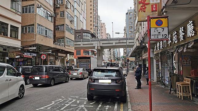 行車路安裝攝錄機捉車上亂拋垃圾擴至全港，過去兩月成功捉14垃圾蟲。資料圖片