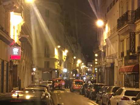 一名持刀男子今日晚間在巴黎市中心發動襲擊。新華社