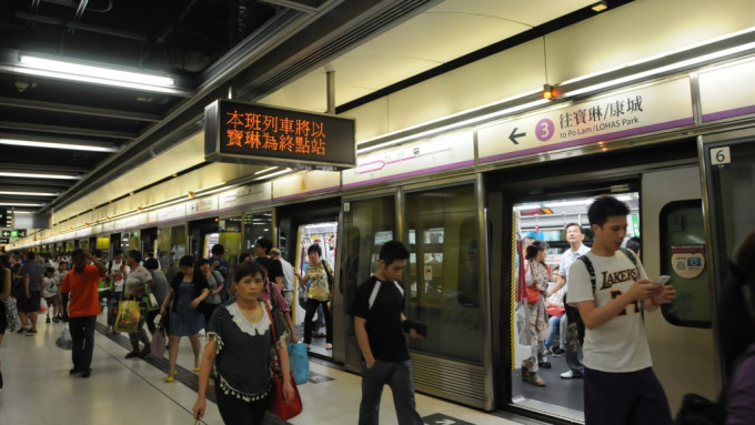 港铁4.28起加密将军澳綫非繁忙时段班次。资料图片