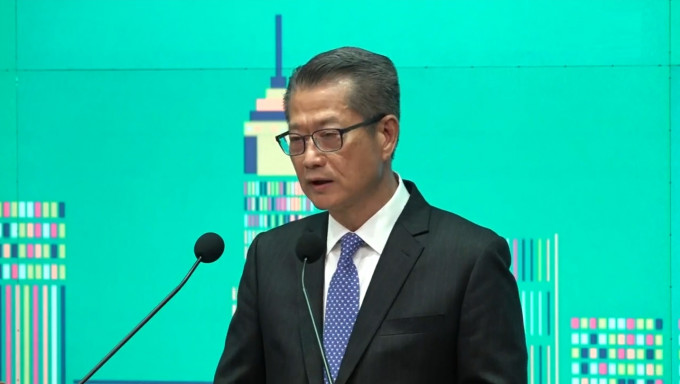 陈茂波发表香港营商环境报告。港台电视截图