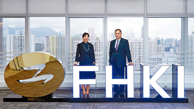工總在評審中取得「零瑕疵」完美表現。（左起）香港工業總會總裁陳心愉、香港工業總會營運部總監張少華。