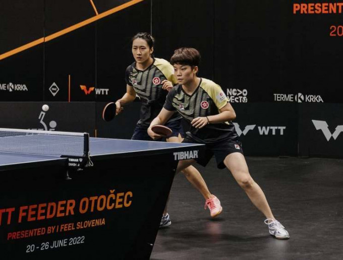 杜凯琹(右)、朱成竹明日冲击今站女双金牌。世界乒联微博图片