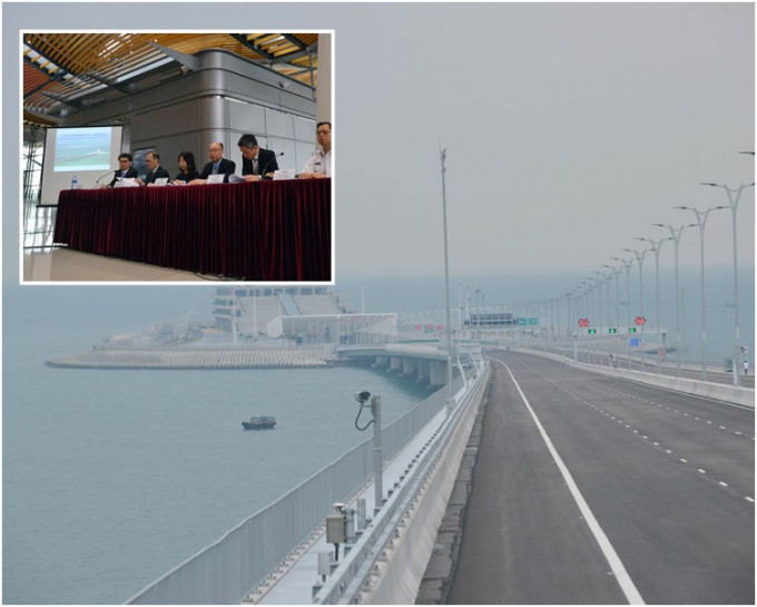 陳帆聯同不同部門在旅檢大樓會見傳媒，簡介政府就港珠澳大橋開通的準備工作。