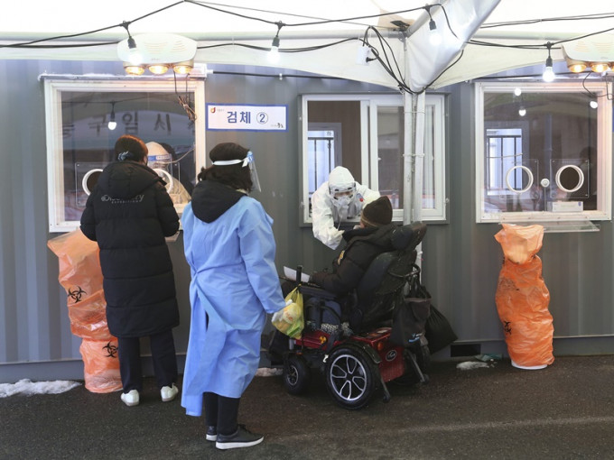 南韓防疫措施未敢鬆懈。AP