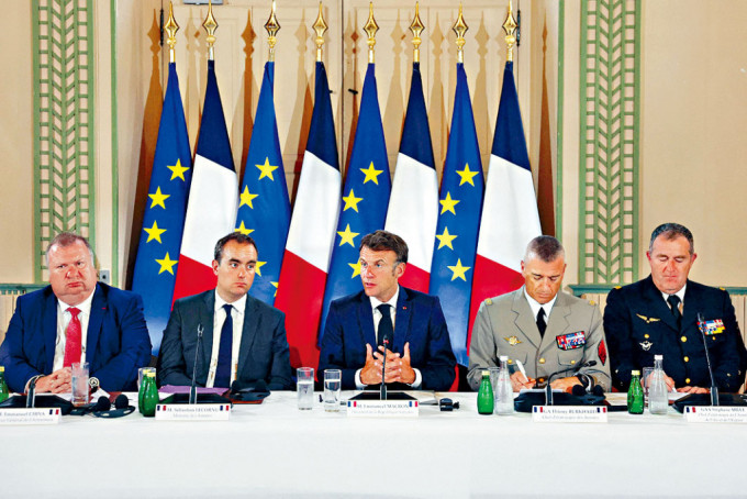 馬克龍在巴黎出席歐洲防空戰略會議。