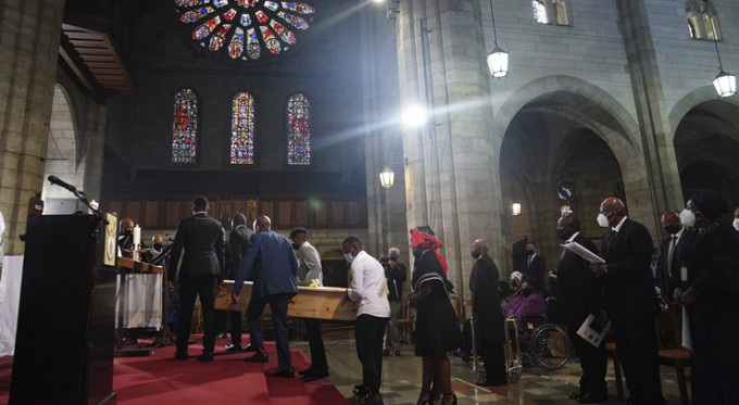 屠图的国葬仪式在开普敦举行。AP图片