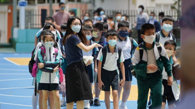 教育局近日更新《香港學校體育學習領域安全指引》內有關炎熱及潮濕天氣下進行體能活動須知。資料圖片