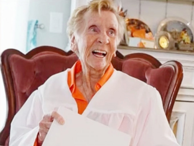 92岁的Barbara Stanley拥有17名子女。网图