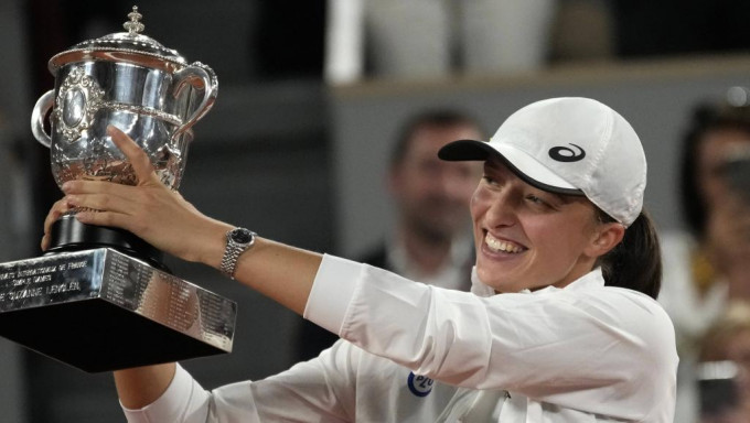 絲維迪克捧走法網女單冠軍。  AP