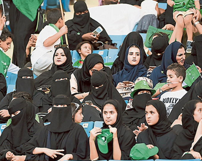沙地阿沙伯為慶祝87周年國慶，曾首次開放女性進入體育館。