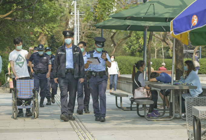 警方聯同入境處巡查尖沙咀九龍公園。 資料圖片