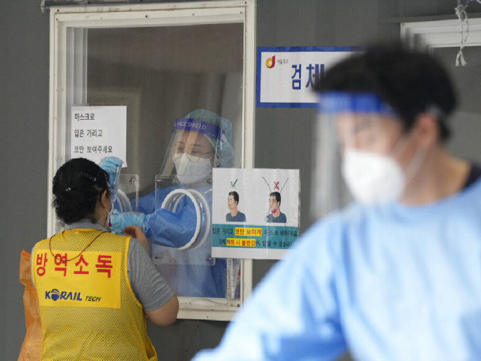 南韩的单日确诊数字首次突破4千人。（美联社）