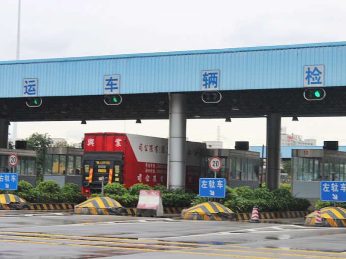 深圳珠海兩地將收緊跨境貨車司機入境。資料圖片