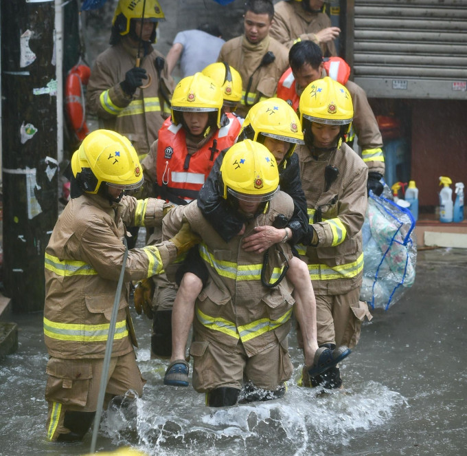 消防处五个工会发信，感谢同事的尽力救灾。 资料图片
